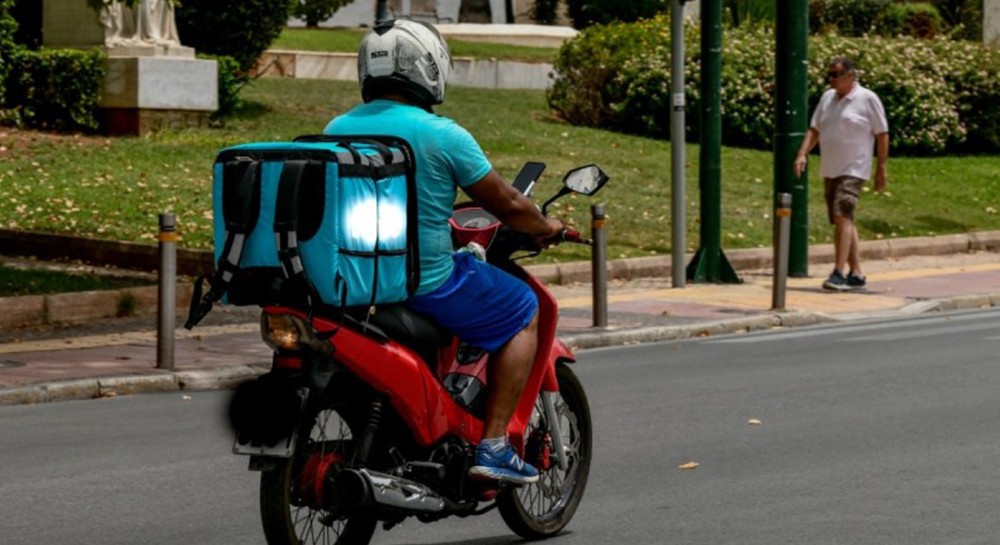 Τέλος τα delivery από τις 12 έως τις 5 όταν η θερμοκρασία ξεπερνά τους 40 βαθμούς!