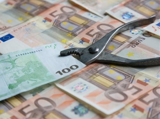 Εκοψαν το επίδομα της Πρόνοιας από κωφάλαλη κοπέλα