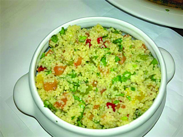 Δροσερή σαλάτα με κους-κους και λαχανικά