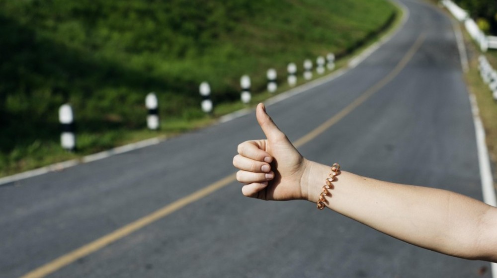 Δίωξη για απόπειρα ανθρωποκτονίας στον 21χρονο οδηγό που εγκλώβισε στο αμάξι του τρεις φοιτήτριες που έκαναν οτοστόπ!