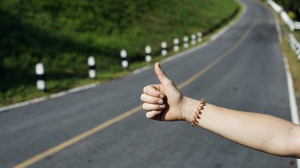 Δίωξη για απόπειρα ανθρωποκτονίας στον 21χρονο οδηγό που εγκλώβισε στο αμάξι του τρεις φοιτήτριες που έκαναν οτοστόπ!