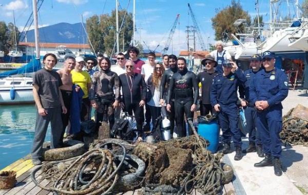 ΧΑΛΚΙΔΑ: Καθάρισαν τον βυθό στο λιμάνι του Ιστιοπλοϊκού Ομίλου