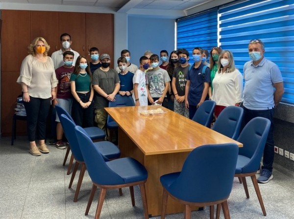 Μαθητές του 6ου Γυμνασίου Χαλκίδας παρουσίασαν στη Δήμαρχο δύσβατα σημεία για τα Άτομα με Αναπηρία