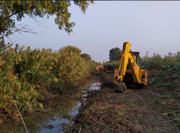 Καθάρισε τις αμπολές σε Μπούρτζι και Αγία Ελεούσα ο Δήμος Χαλκιδέων