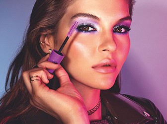 Σαββατόβραδο... Τελειώνει η μάσκαρα, τι κάνετε;