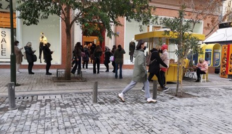 Ουρές στα καταστήματα μεγάλων αλυσίδων