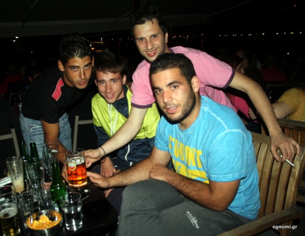 Πίνουν στην υγειά μας