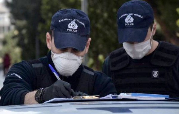 ΚΟΡΩΝΟΪΟΣ: Την Κυριακή επιβλήθηκαν 17 πρόστιμα των 300 ευρώ για μη χρήση μάσκας στη Στερεά Ελλάδα