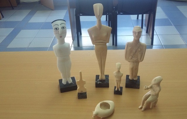 Ταξίδι στο παρελθόν με οδηγό τα κυκλαδικά ειδώλια