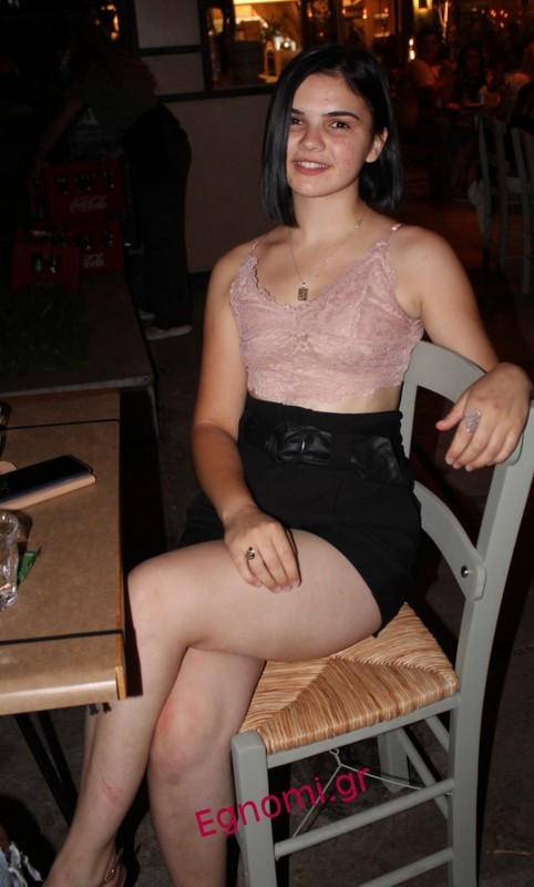 Της αρκεί μια ματιά!