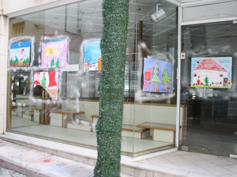 Βιτρίνα για έκθεση ζωγραφικής