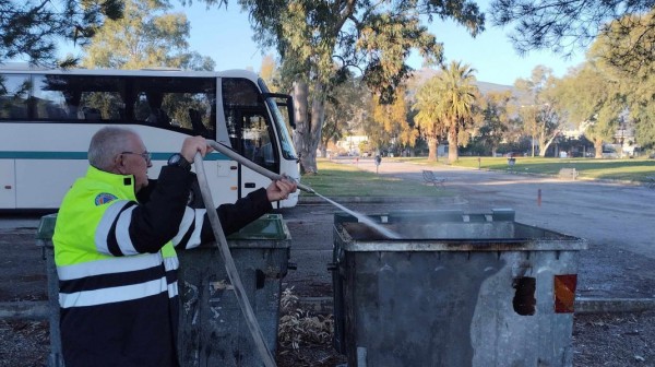 Δήμος Ερέτριας: Κάδος απορριμμάτων άρπαξε φωτιά