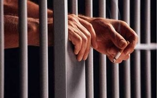 Διακοπές στη ... στενή για όσους χρωστούν στο Δημόσιο