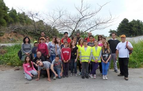 Τρεις Σύλλογοι ενώθηκαν για να καθαρίσουν το δρόμο Καστέλα-Άγιος