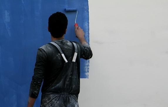 Διευθυντής κλινικής δημόσιου νοσοκομείου έγινε μπογιατζής