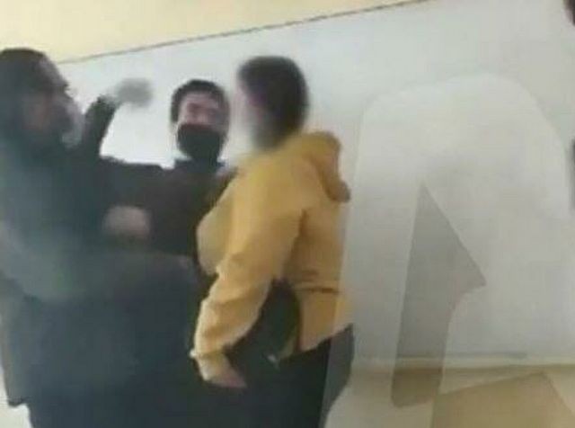 Απολύθηκε ο καθηγητής που χτύπησε μαθήτρια σε ΕΠΑΛ (VIDEO)