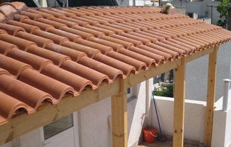 Πισσώνας: Οι κλέφτες μπήκαν από την κεραμοσκεπή