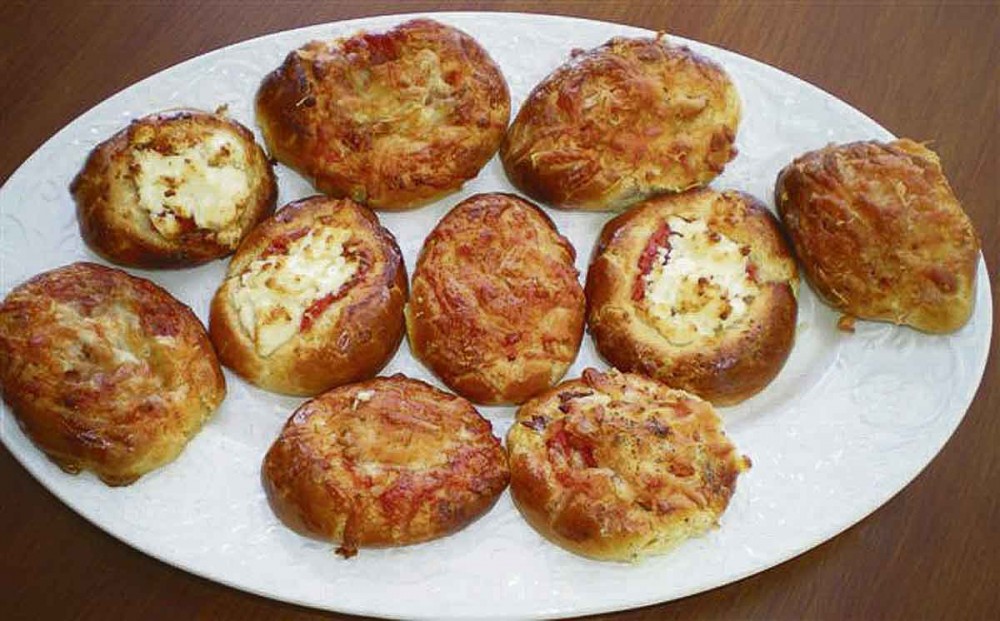 Ανοιχτά πιτάκια με τυριά