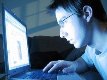 Aπατεώνες εκβιάζουν πολίτες στο διαδίκτυο