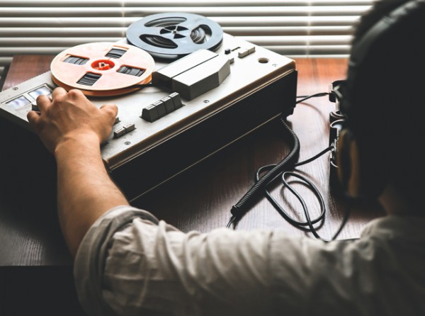 Στον καιρό των υποκλοπών...