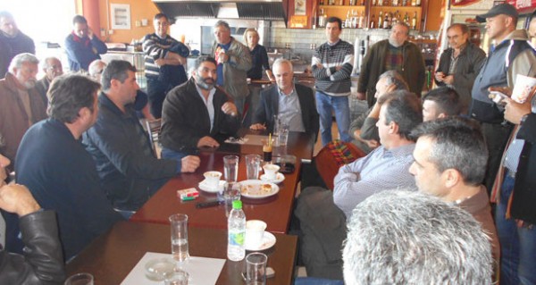Συνάντηση Αποστόλου με τους αγρότες στον Ορχομενό