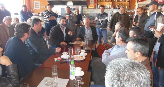 Συνάντηση Αποστόλου με τους αγρότες στον Ορχομενό