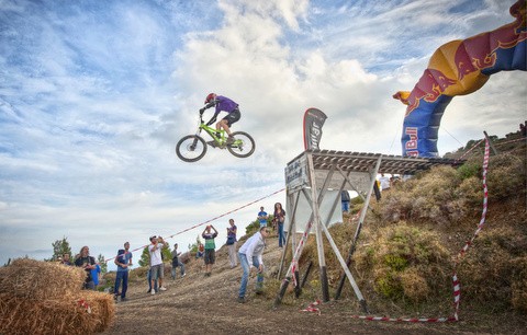 Αγώνες … ιπτάμενης ποδηλασίας στην Κύμη