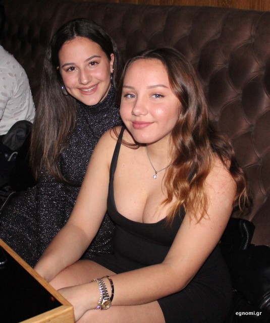 Ονειρεύονται τη Σαντορίνη