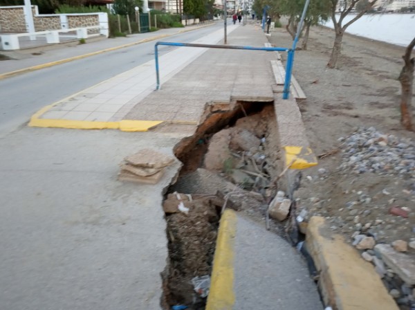 ΛΕΥΚΑΝΤΙ: Υπεγράφη η σύμβαση για το έργο αποκατάστασης της παραλία από τις ζημιές του Αυγούστου