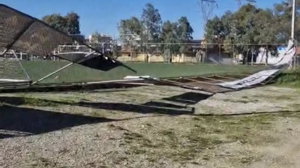ΠΑΡΚΟ ΛΑΟΥ ΧΑΛΚΙΔΑΣ: Ο αέρας γκρέμισε την περίφραξη