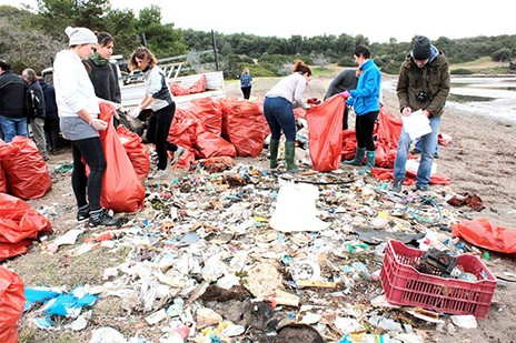 Μάζεψαν 3.476 πλαστικά μπουκάλια από τον Κολοβρέχτη