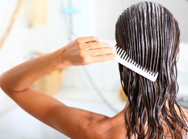 DIY: Αυτή τη μάσκα μαλλιών τη θέλουν οπωσδήποτε τα μαλλιά σου μετά την παραλία!