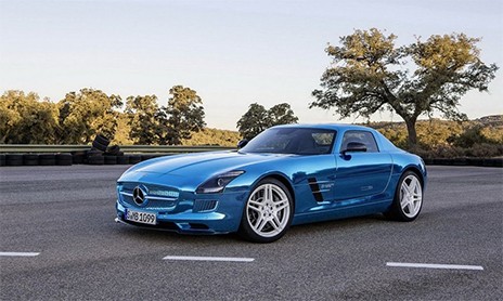 Ετοιμάζει νέα SLS Electric Drive