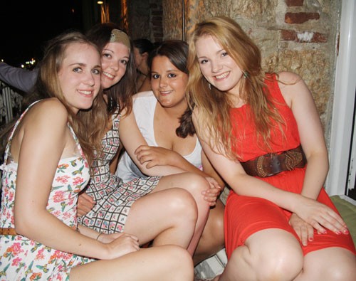 3 + 1 Αγγλίδες στη Χαλκίδα