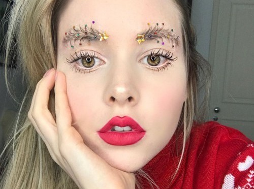 Φέτος τις γιορτές στόλισε τα ...φρύδια σου!