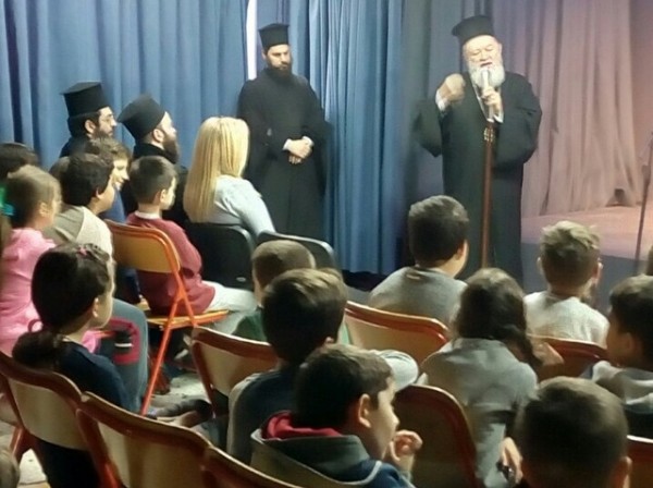 Κοντά στα παιδιά του 6ου Δημοτικού Σχολείου Χαλκίδας ο Μητροπολίτης