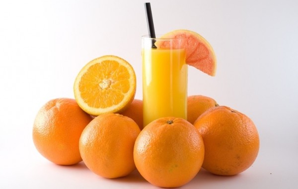 Μοίρασαν πορτοκάλια σε μαθητές σχολείων της Χαλκίδας