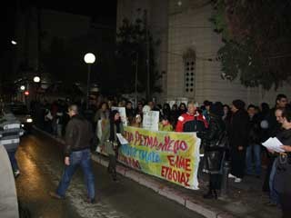 Συγκέντρωση διαμαρτυρίας υπό βροχή στη Χαλκίδα