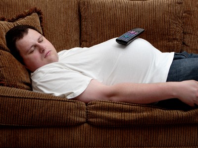 Ο κλέφτης κοιμόταν στον καναπέ!