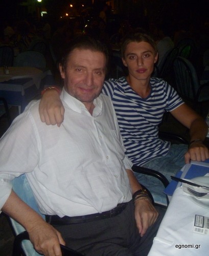 Πατέρας και γιος για φαγητό