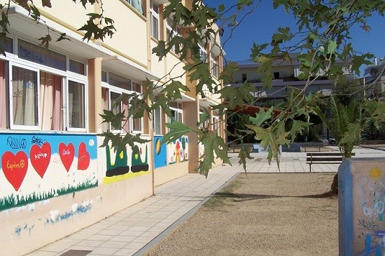 Πάνε για κόψιμο οι σχολικές εκδρομές