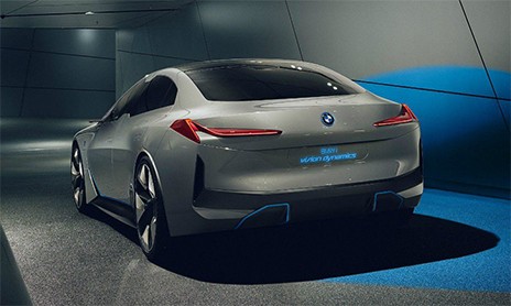 Έρχεται η BMW i4
