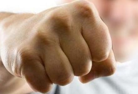 35χρονος γρονθοκόπησε αστυνομικούς