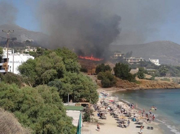 ΚΑΡΥΣΤΟΣ: Τέθηκε υπό έλεγχο η φωτιά στην περιοχή του Αετού - Δείτε πόσο κοντά ήταν οι φλόγες στα σπίτια