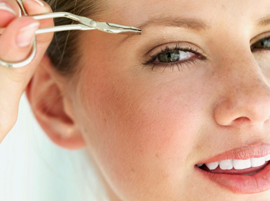 Πόσο πρέπει να... κουρεύεις τα φρύδια σου