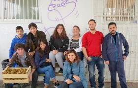 Ούτε η βροχή σταμάτησε την διανομή φρούτων στα σχολεία