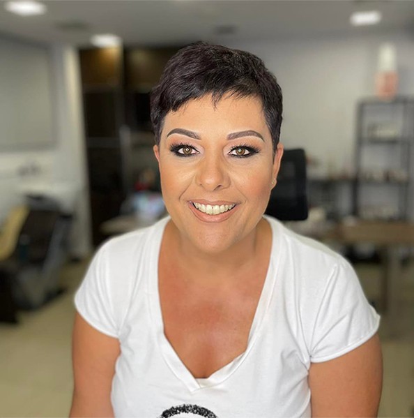 ΑΥΛΙΔΑ: Η Μαρία Βάθη κάνει με θράσος το άσπρο-μαύρο για τα σκουπίδια