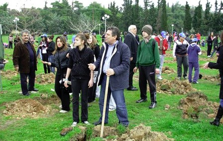 Φυτεύουν και οι καθηγητές