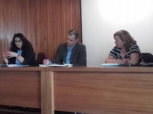 Εργαλεία στις γυναίκες για να μπορέσουν να δημιουργήσουν