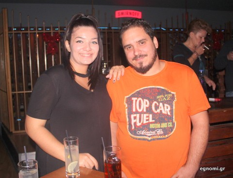 Κοιτάζουν το χαμόγελο